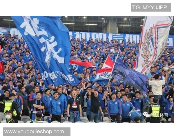 中港足球明星赛在义乌激情开赛球迷共襄盛举展现足球魅力与友谊